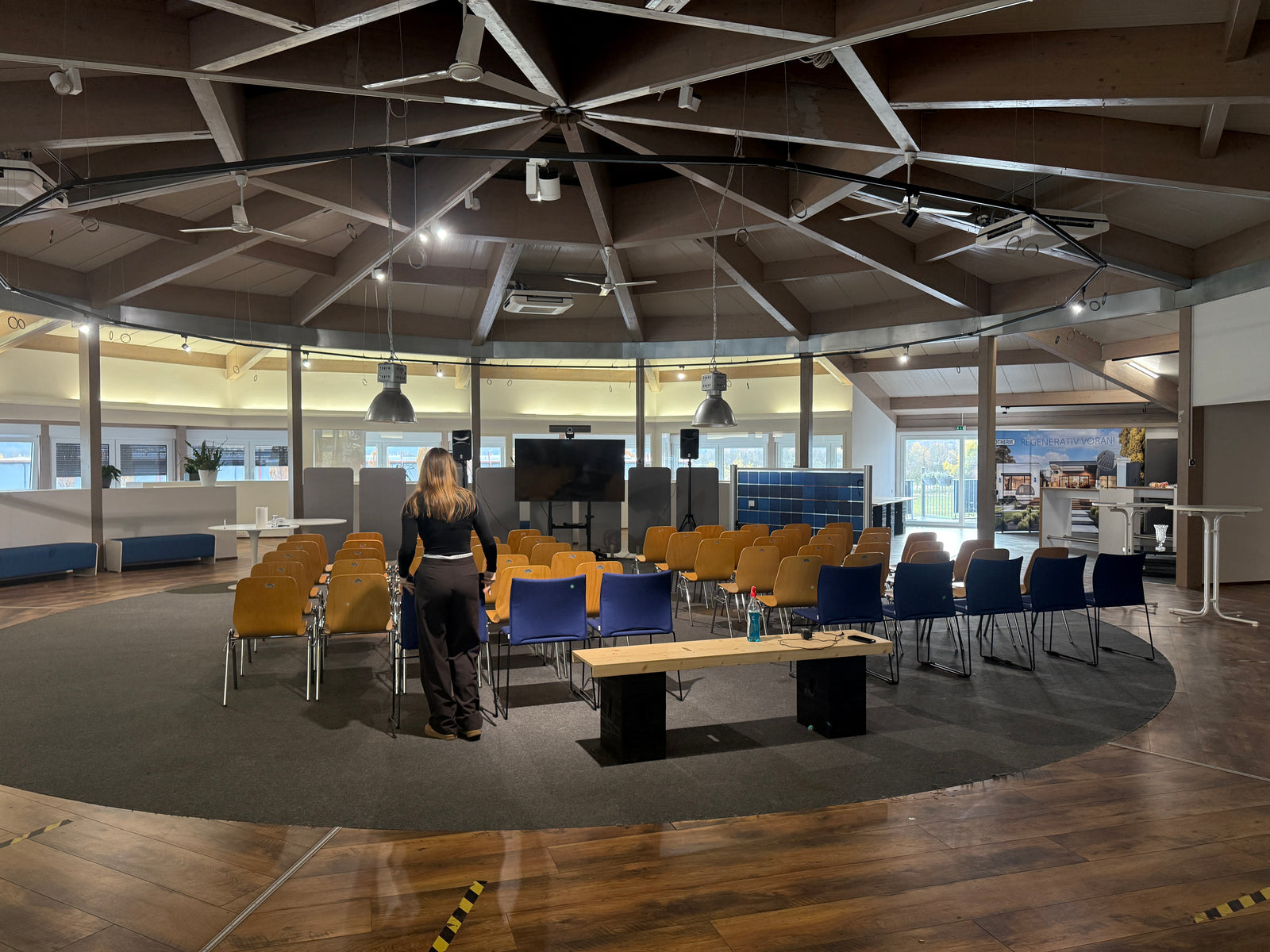 Schulungen, Workshops und Networking für erfolgreiche Energieprojekte.