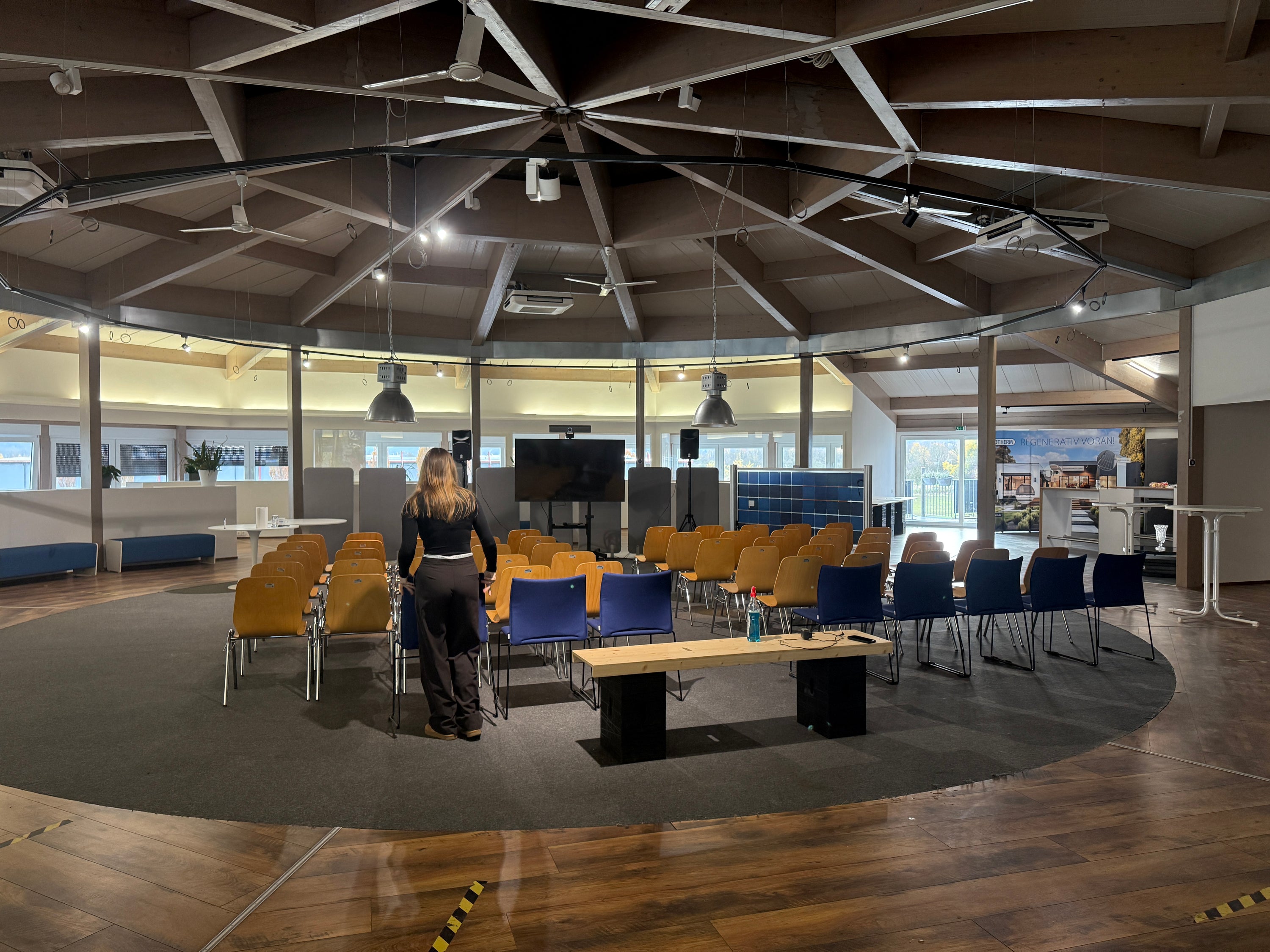 Schulungen, Workshops und Networking für erfolgreiche Energieprojekte.